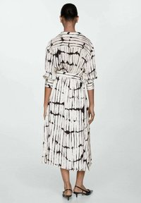 Mango Srajčna obleka - off-white