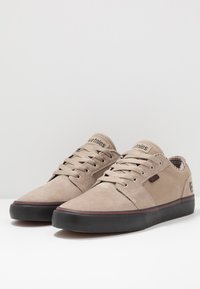 Etnies BARGE - Sapatilhas de skate - tan/black