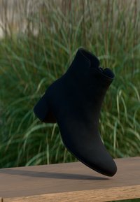 Επιλέχθηκε, black