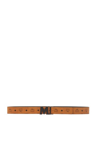 Brązowy skórzany pasek z ciemnym metalowym klamrą z logo "M". Pasek ma powtarzające się małe logo i wzory diamentów wzdłuż swojej długości.