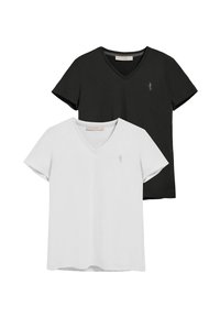 T-shirts i bomullsblandning med v-ringad hals, en svart och en vit, kortärmade, med broderad logo på bröstet, smidig textur, avslappnad design.