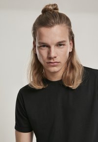 Urban Classics SHORT SHAPED TURN UP TEE - Jednoduché tričko - black