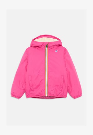 Giacca con cappuccio rosa caratterizzata da una chiusura con zip frontale, polsini elasticizzati e una morbida fodera interna. Include tasche laterali e un logo del marchio.