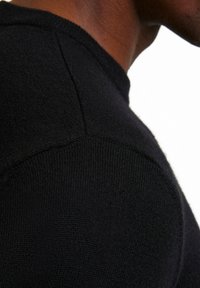 FALKE Basic Lambswool Crew - Strickpullover - black