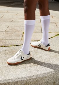 RUN STAR TRAINER - Sportbačiai - egret/black/honey