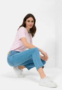BRAX STYLE BOYFRIEND - Jeans Tapered Fit - used summer blue