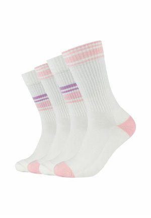 Cztery pary białych skarpetek za kostkę z prążkowaną fakturą, różowym palcem i piętą oraz różowymi lub fioletowymi paskami w pobliżu górnej krawędzi, ułożone obok siebie.