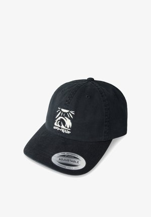 Schwarze verstellbare Baumwollkappe mit gesticktem Hundemotiv auf der Vorderseite und einem Markenetikett am Schirm.