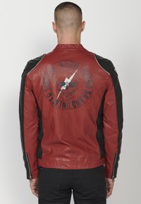 Koroshi EFFECT - Kunstnahast jakk - rojo red
