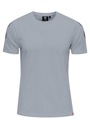 Ljusgrå t-shirt med korta ärmar, rund nacke och mörkgråa accentmönster på axlarna. Mjuk tygkänsla.