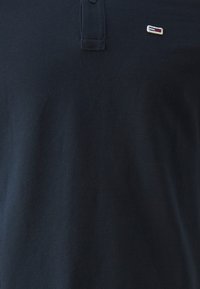 Tommy Jeans FLAG CUFFS - Polo shirt - dark night navy