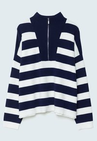 Marineblauw en witte gestreepte gebreide trui met hoge kraag en ritsluiting, met een v-hals ontwerp en een ontspannen pasvorm.