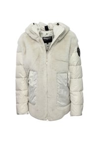 Chaqueta acolchada en blanco con un frente de pelo texturizado y mangas de tela suave. Presenta una capucha, cierre de cremallera y detalles de parche en la manga.