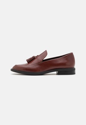 Loafers - brown