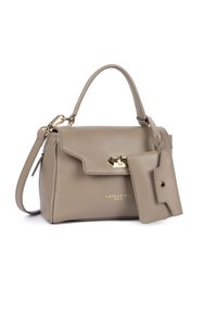 Borsa a mano in pelle beige con un design strutturato, accessori in metallo dorato e un portacarte staccabile attaccato alla parte frontale.