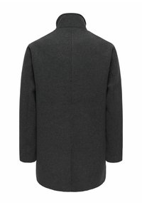 Ciemnoszary wełniany płaszcz z wysokim kołnierzem, prostym krojem i minimalnymi detalami szwów na plecach. Brak widocznych okuć lub zdobień.