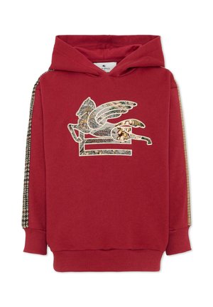 Sudadera con capucha roja con gráfico estampado de caballo alado en el frente y franjas de tela a cuadros multicolor a lo largo de las mangas.