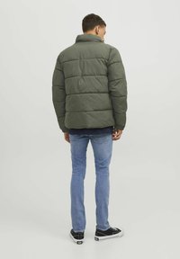 Jack & Jones JJETOBY PUFFER COLLAR - Giacca invernale - rosin