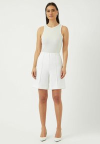 YAS YASILEA - Shorts - star white