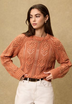 Next REGULAR FIT - FLORAL STITCH  - Svetrík - coral pink washed