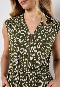 Apricot ANIMAL PRINT MIDI  - Skjortekjole - khaki