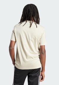 adidas Originals ESSENTIAL TEE - Jednoduché tričko - putty grey