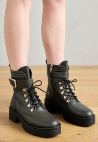 Bottines à plateau - moss