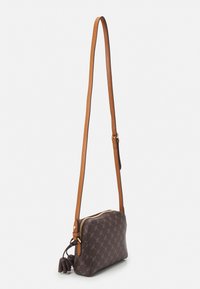 JOOP! CORTINA CLOE SHOULDERBAG - Mala a tiracolo - darkbrown