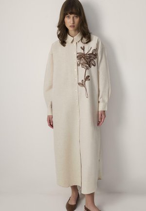 Touché Privé TEXTURED EMBROIDERED - Maxi šaty - natural