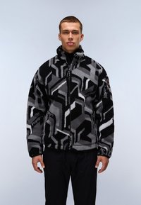 Giacca in fleece nera e grigia con motivi geometrici, colletto alto, zip frontale e tasche laterali. Design caldo e testurizzato.