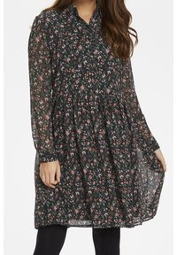 Czarna sukienka w kwiaty z długimi rękawami i kołnierzykiem. Posiada luźny krój, marszczoną talię i kolorowy wzór kwiatowy na całej powierzchni.