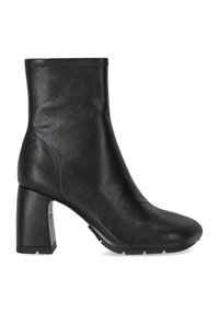 Stivale alla caviglia nero in pelle texture con tacco a blocco, caratterizzato da un design elegante e dettagli di cucitura minimi.