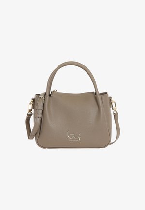 Borsa a tracolla in pelle texturizzata color taupe con manici doppi, tracolla regolabile, hardware dorato e piccolo logo metallico sul davanti.