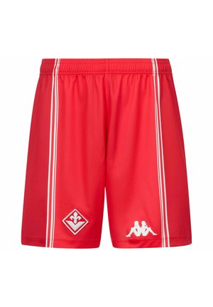 Pantaloncini sportivi rossi con doppie strisce laterali bianche, vita elasticizzata e due loghi bianchi vicino all'orlo inferiore di ogni gamba.