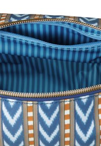 Pip Studio COCO MEDIUM SAMBA STRIPE - Wash bag - blue
