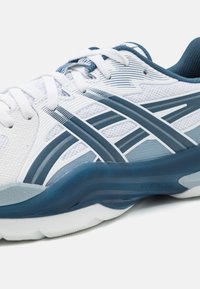 ASICS POWERBREAK FF - Pantofi handbal - white/vintage indigo