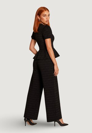 I AM, Blusa - black