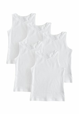 Cinque canotte bianche in cotone con bordi in pizzo smerlato attorno al collo. Ognuna ha un design semplice e senza maniche.
