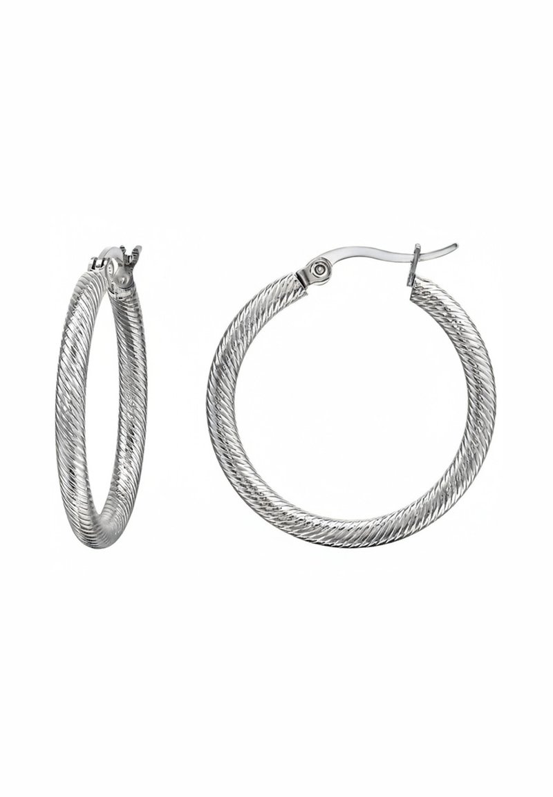 Boucles d'oreilles en argent en forme de créoles avec un design en câble tordu, dotées d'un fermoir à charnière et d'une finition lisse. La texture est détaillée et brillante.