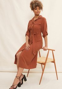 Friends Like These UTILITY BELTED LONG SLEEVE  - Päevakleit - red