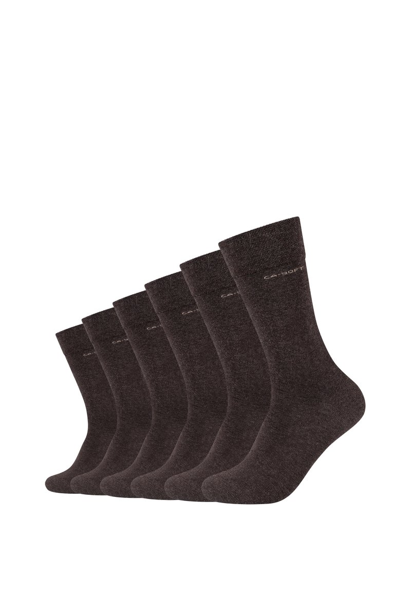 Mørkebrune bomuldsokker præsenteret i en række, med ribbet kant og subtil branding nær toppen. Blød tekstur og længde til midten af læggen.
