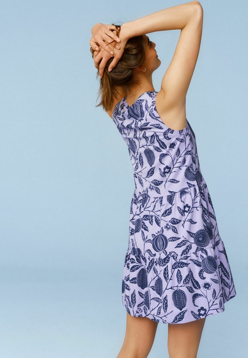 Next SLEEVLESS REGULAR FIT - Žerzejové šaty - morris & co purple print