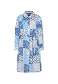 Abito patchwork blu con motivi floreali e paisley, collo a camicia, maniche lunghe, chiusura frontale con bottoni e cintura in tessuto.