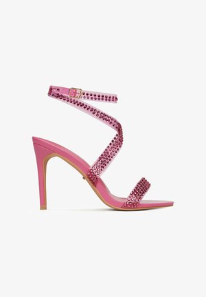 Rosa High-Heel-Sandale mit Knöchelriemen, verziert mit rosa Strasssteinen an den Riemen und goldener Schnallenverschluß.