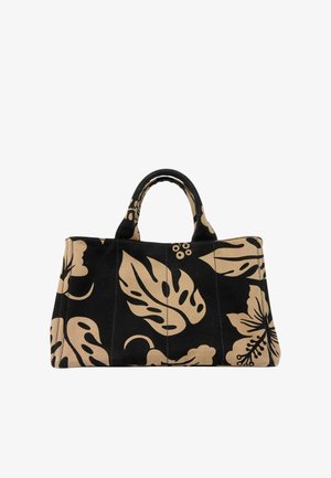 Sort stofnet med store beige tropiske blade og blomsterprint samt korte håndtag.