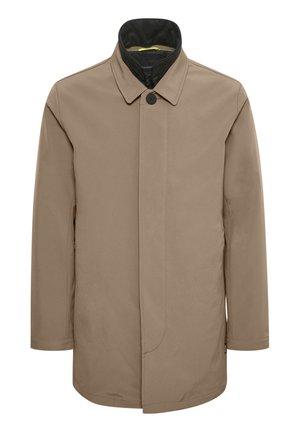 Beige wasserdichte Jacke mit Kragen, Knopf-Verschluss und glatter Textur. Verfügt über Seitentaschen und ein kontrastierendes Innenfutter.