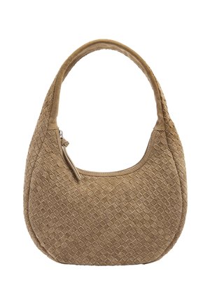 Brązowa torebka zamszowa o plecionej fakturze, zaokrąglonym kształcie, pojedynczym uchwycie górnym i zamknięciu na zamek błyskawiczny z uchwytem.