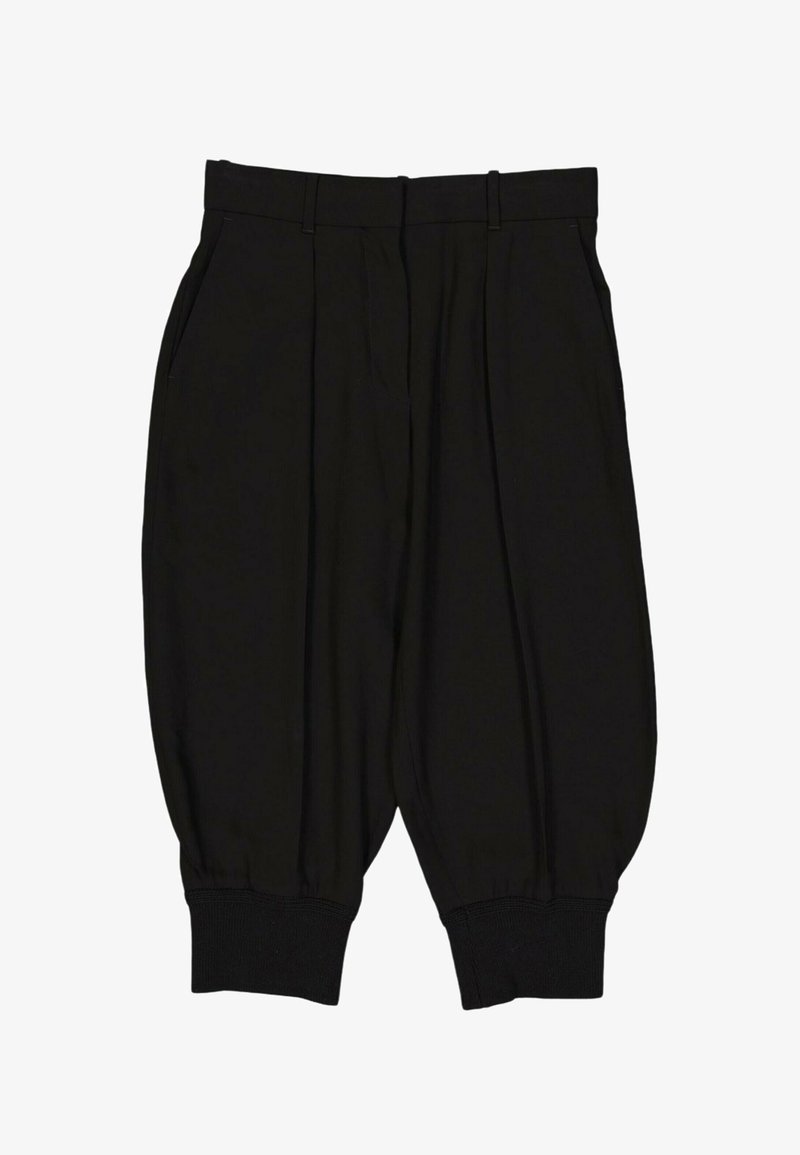 Pantalon noir coupe ample avec poignets élastiqués et passants de ceinture, doté de poches latérales et de plis à l'avant.