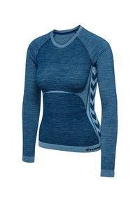 Długi rękaw sportowej bluzki w ciemnym niebieskim kolorze z jaśniejszymi niebieskimi akcentami. Charakteryzuje się teksturowanym dzianiem, gładkim wykończeniem oraz logo przy krawędzi.