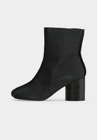 Επιλέχθηκε, black